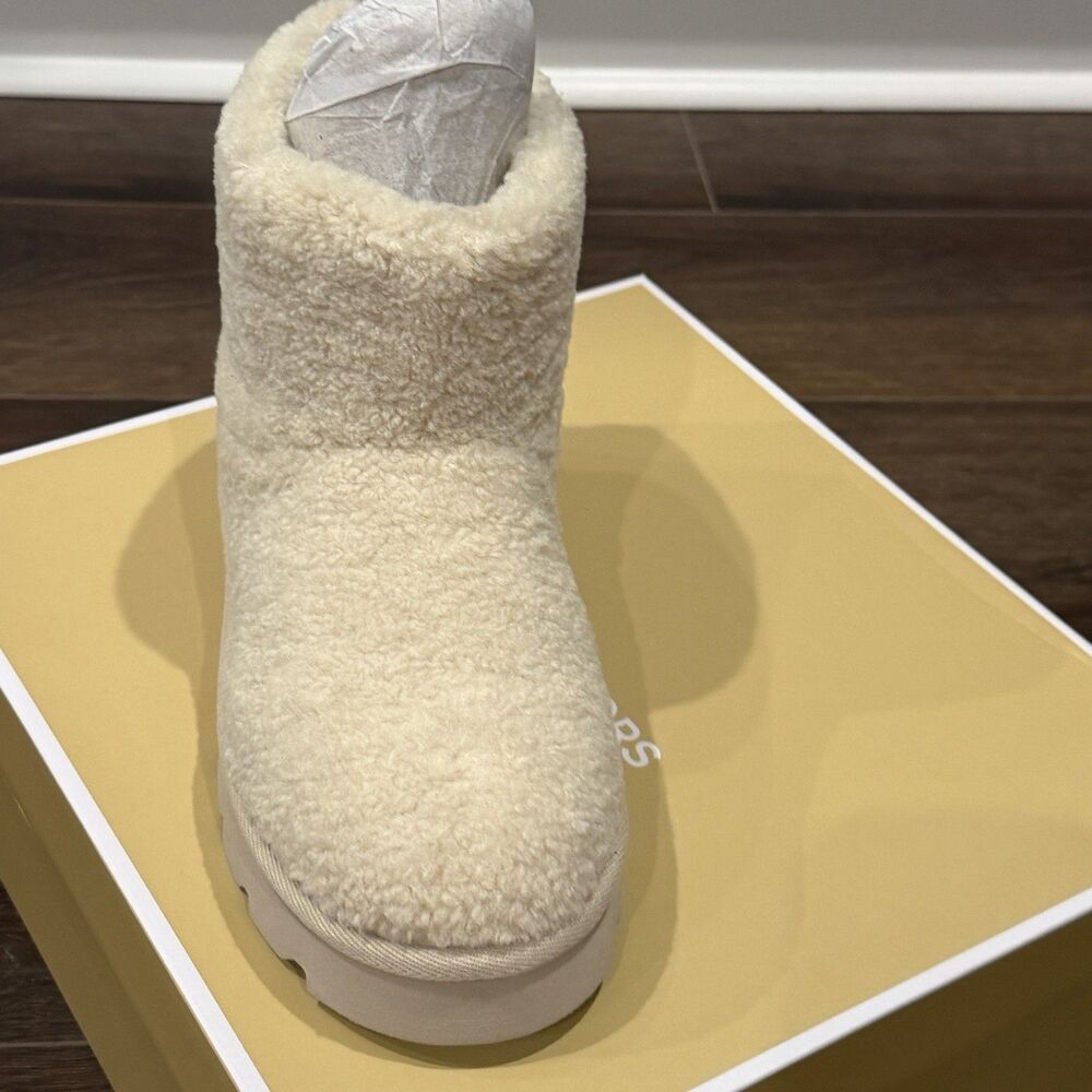 Michael Kors Winnie Bootie Tan Faux Curly Shearing Boot $175 New In Box Size 7 - Picture 5 of 8